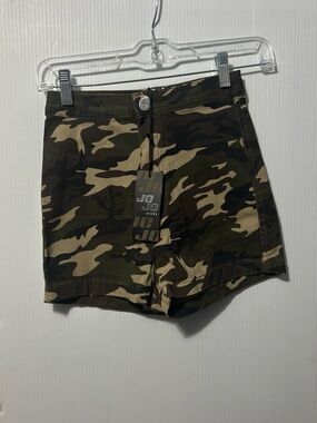 High-Rise Camo Women’s Shorts - Unbranded